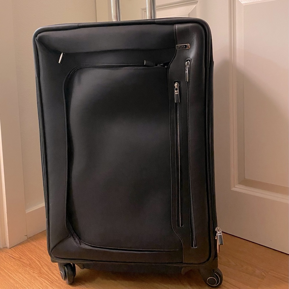 TUMI ALPHA SHORT TRIP DUAL ACCESS SUITCASE